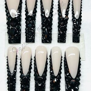 Elegant Black and Cream Press-On Nails 3X Square